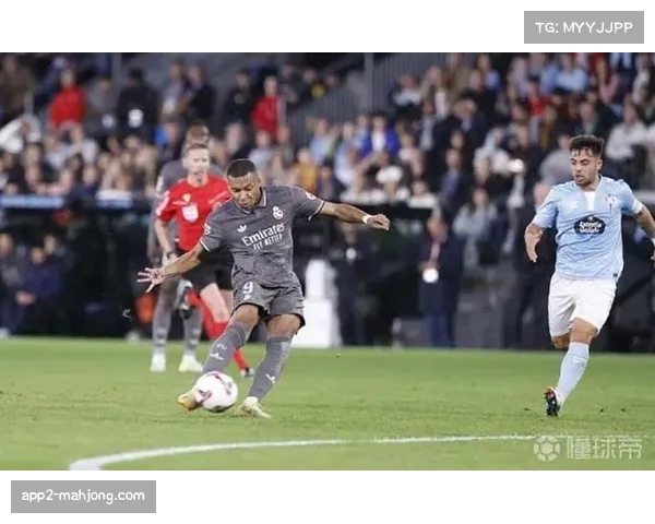 安东尼远射破门频现 本赛季禁区外进球成亮点