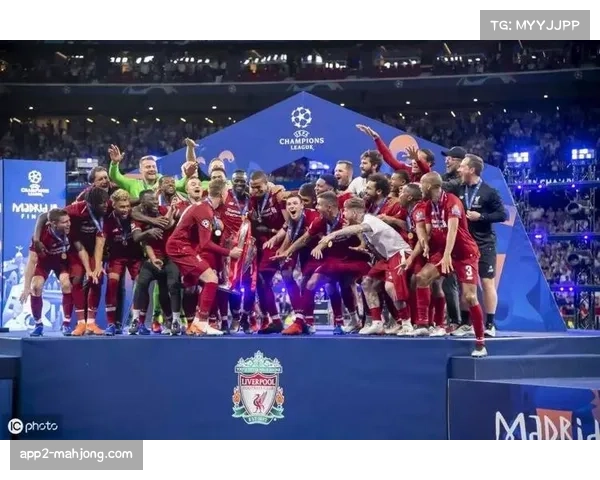 利物浦安菲尔德球场飘雪,球迷高歌助威红军逆转狼队 利物浦安菲尔德球场飘雪,球迷高歌助威红军逆转狼队