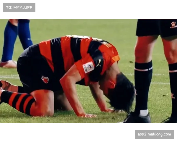 一次长达20脚的连续传递以远射告终,观众席响起复杂掌声 一次长达20脚的连续传递以远射告终,观众席响起复杂掌声